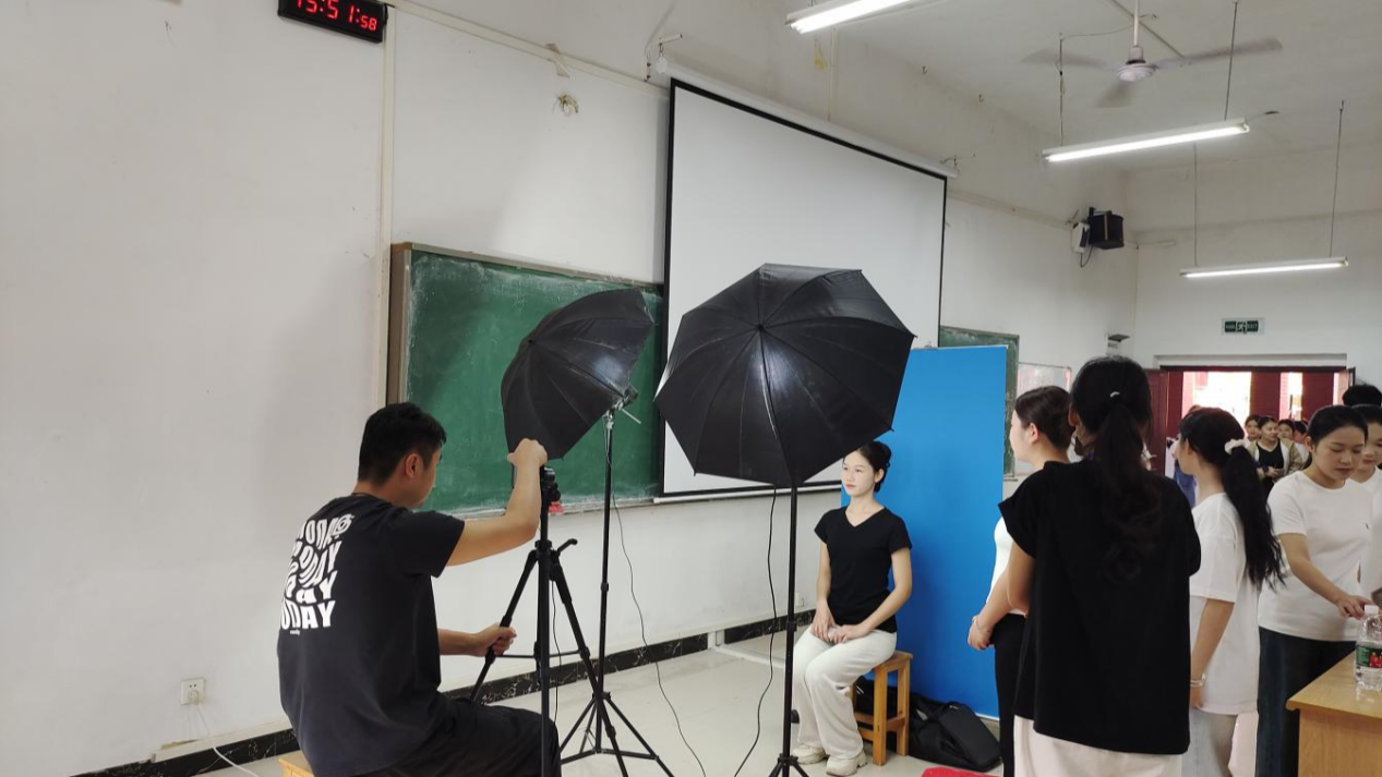 我校2026届毕业生图像信息采集工作顺利完成